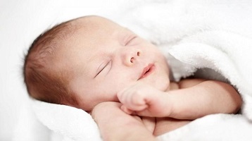 מתי התינוק יירדם לבד?