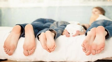 שינה משותפת עם התינוק